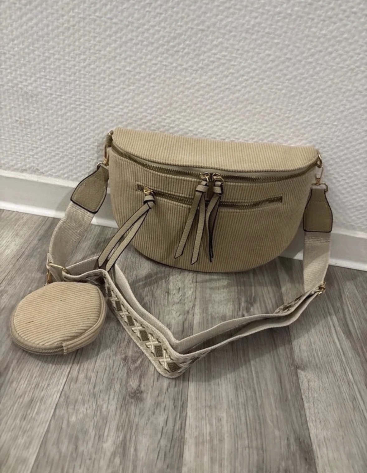 sac style banane en velours cotelé beige
