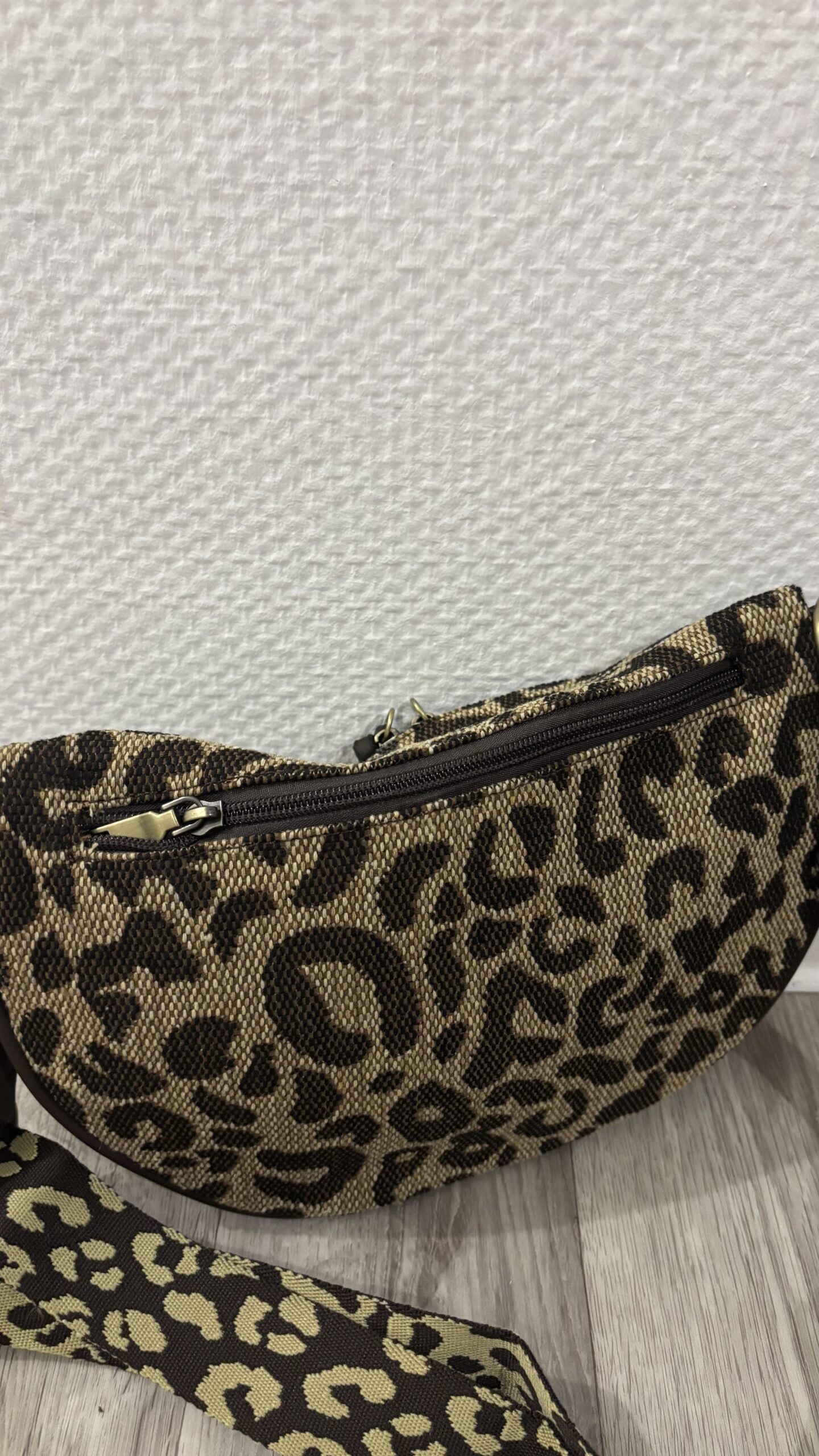 sac style banane imprimé léopard – Image 5