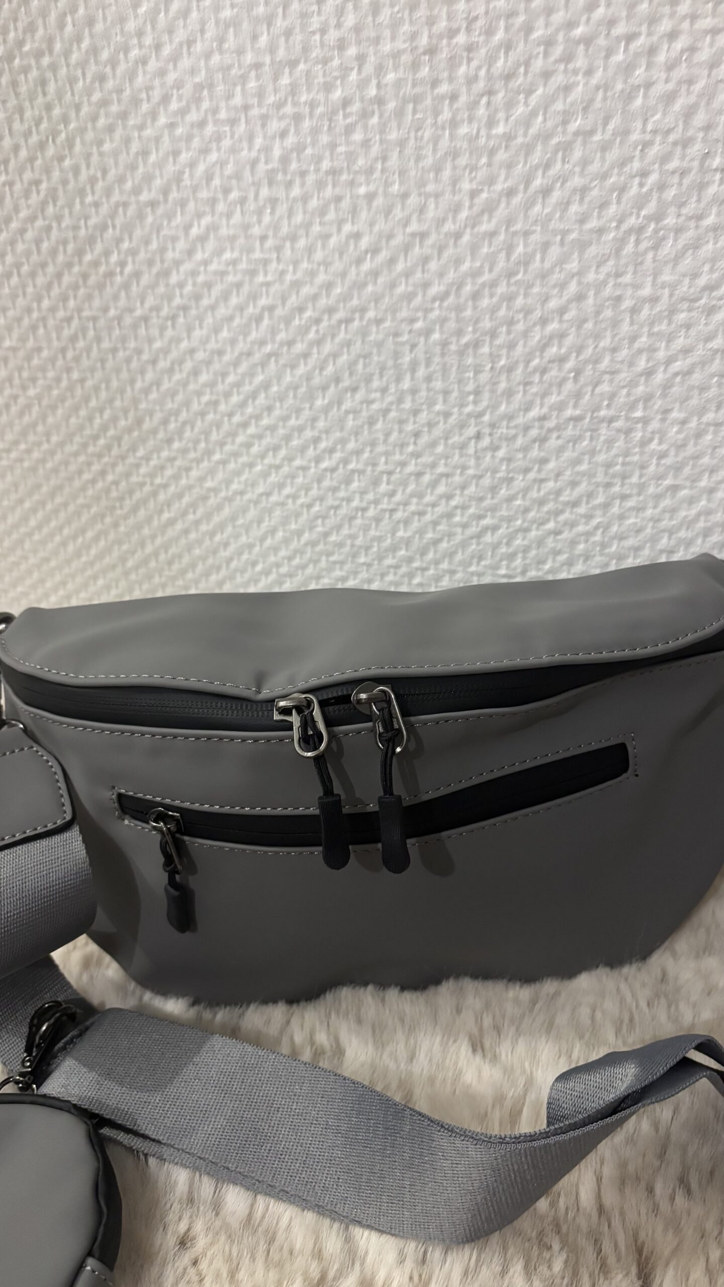 Sac style banane imperméable gris – Image 5