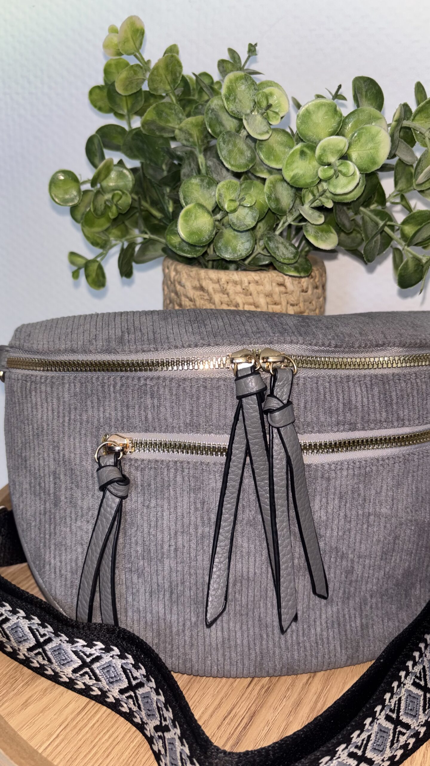 sac style banane en velours côtelé gris – Image 3