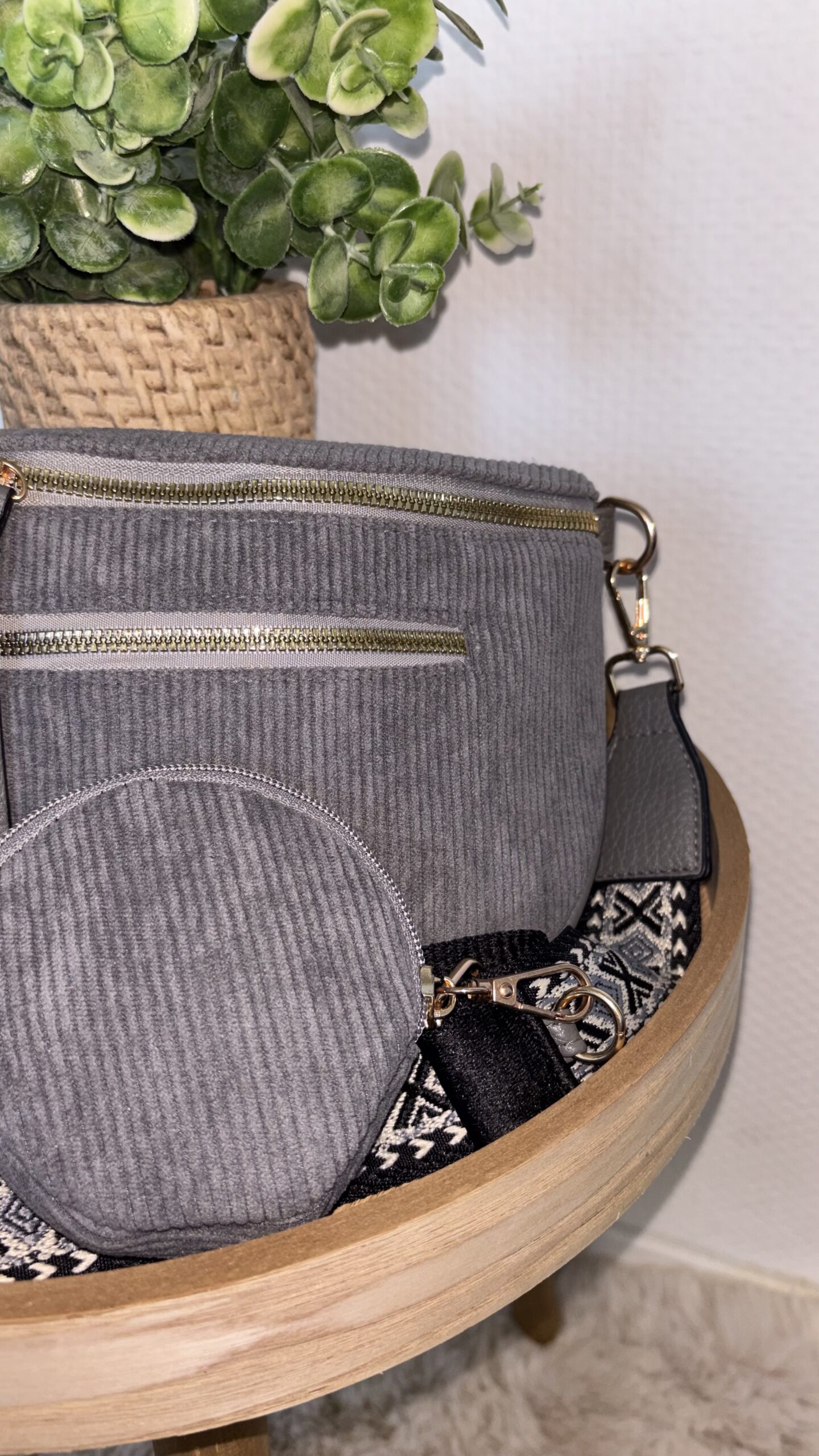 sac style banane en velours côtelé gris – Image 4