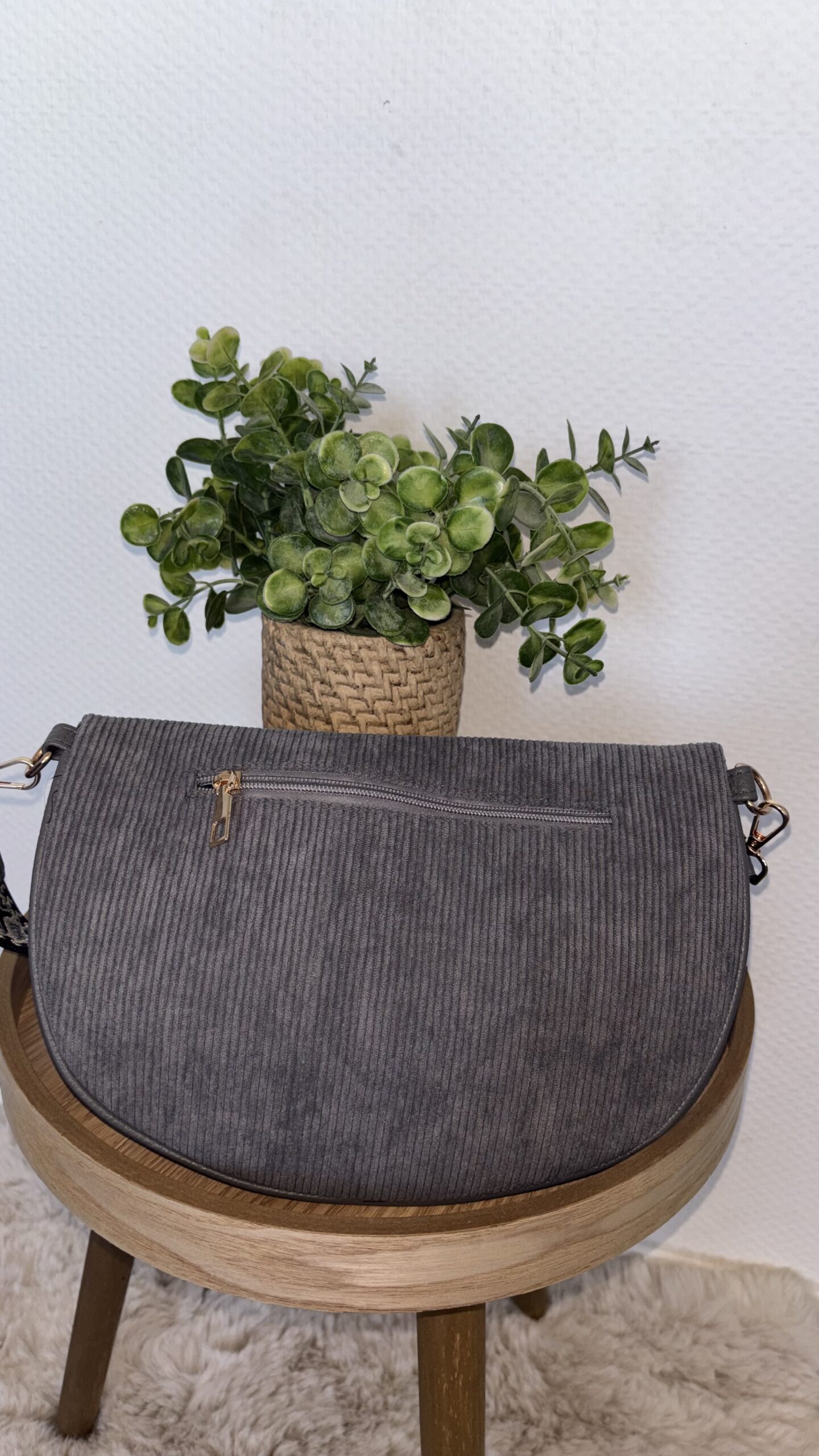 sac style banane en velours côtelé gris – Image 5